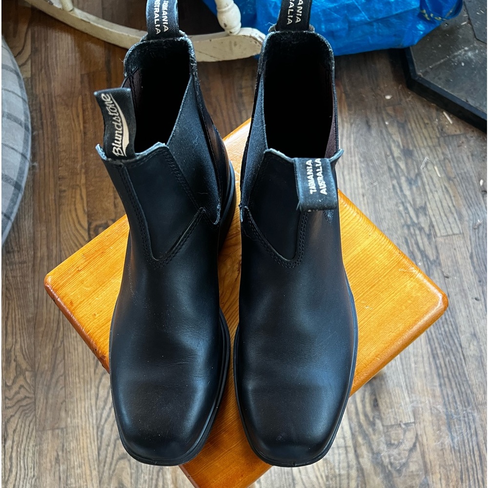 New pair of Blundstones, wore once (not outside)